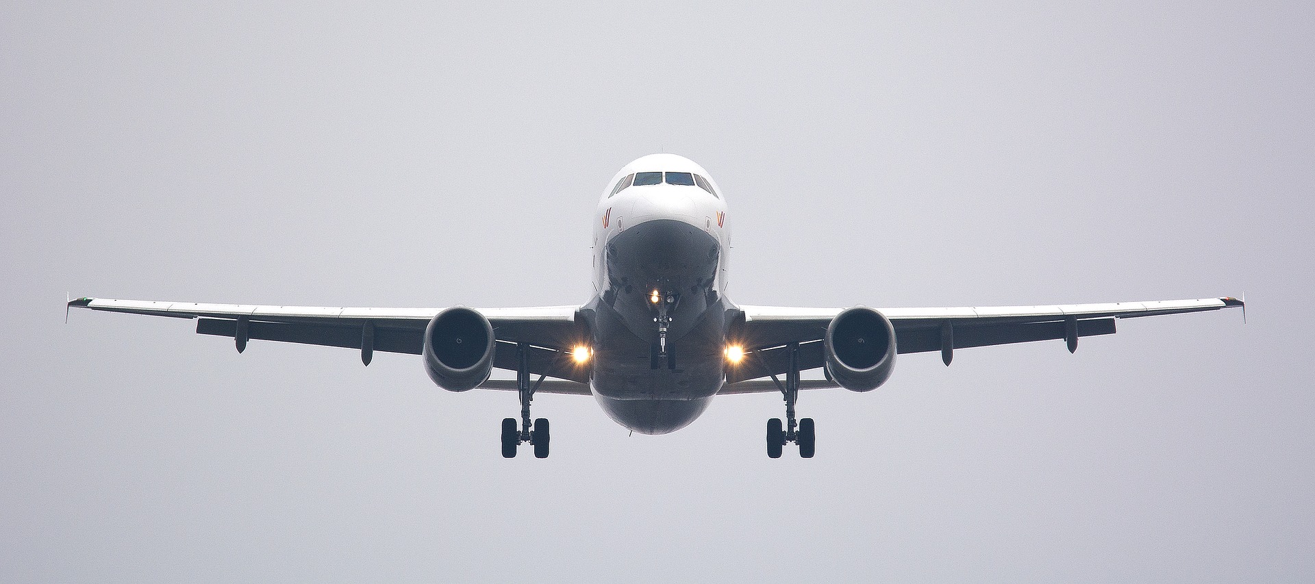 aereo in volo bianco.jpg